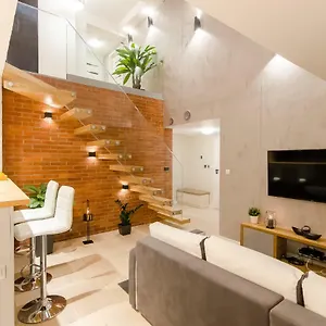 https://central-penthouse-with-terrace.krakowhotelspoland.com